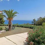Nerissa 3, Two Bedroom House בית נופש *
